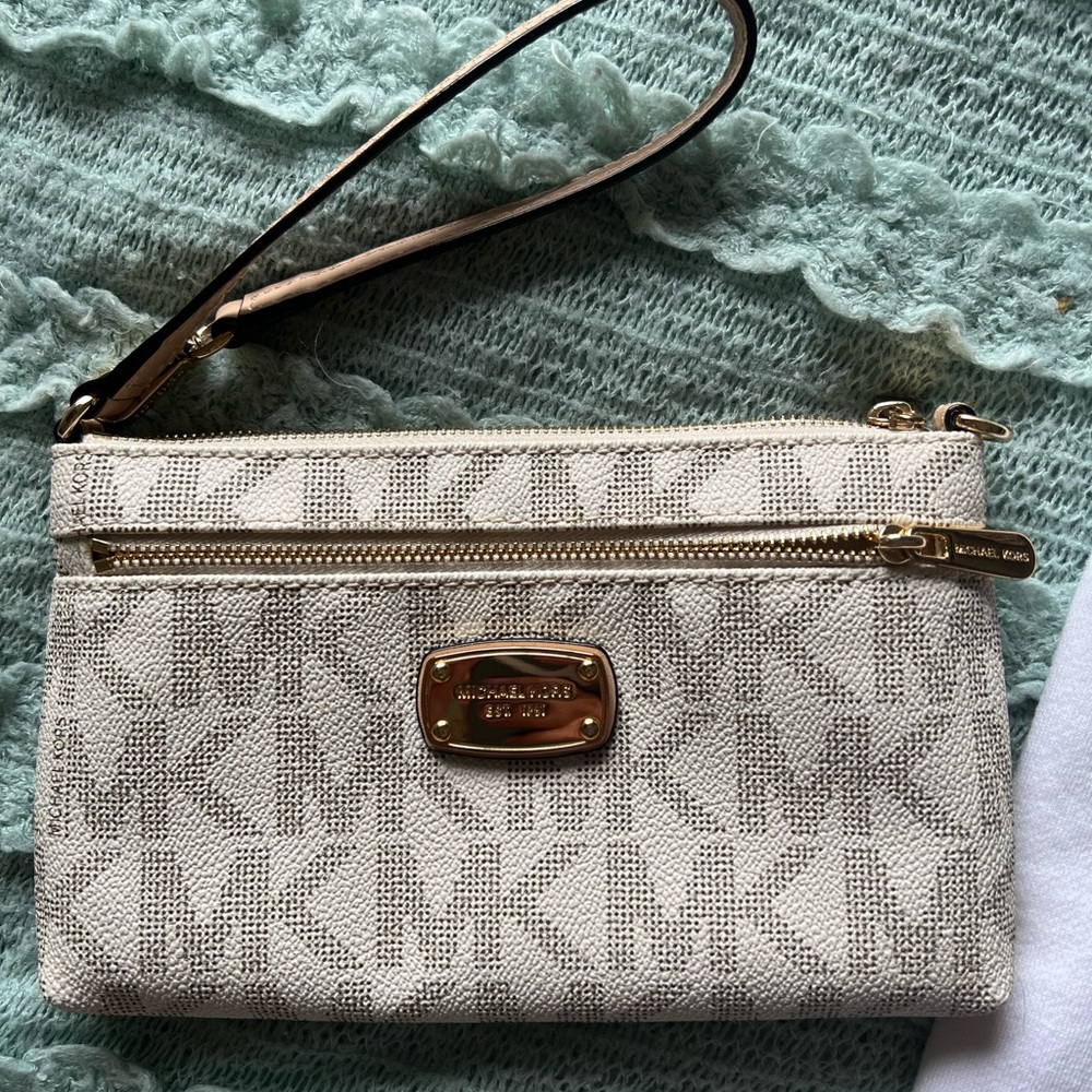 Large jet set Michael Kors wristlet